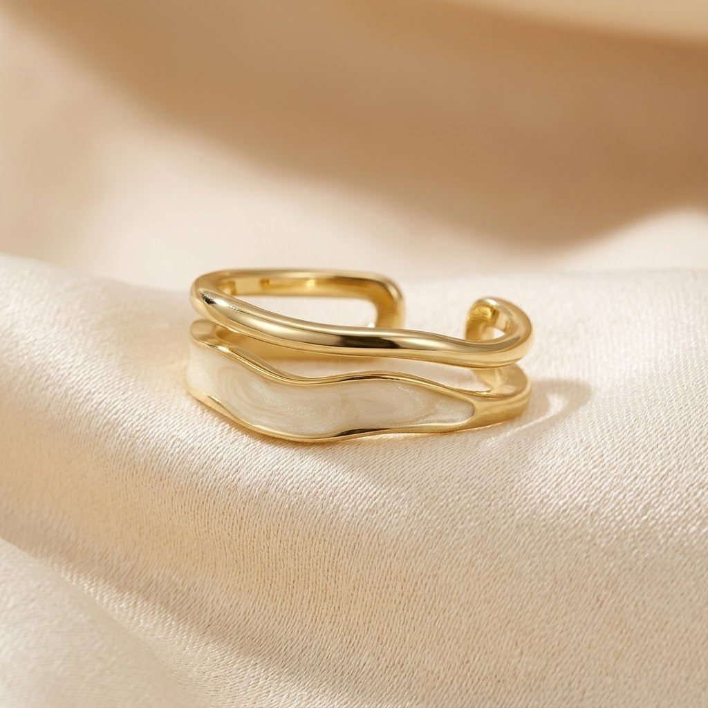 Skulpturell omslagsring i gull